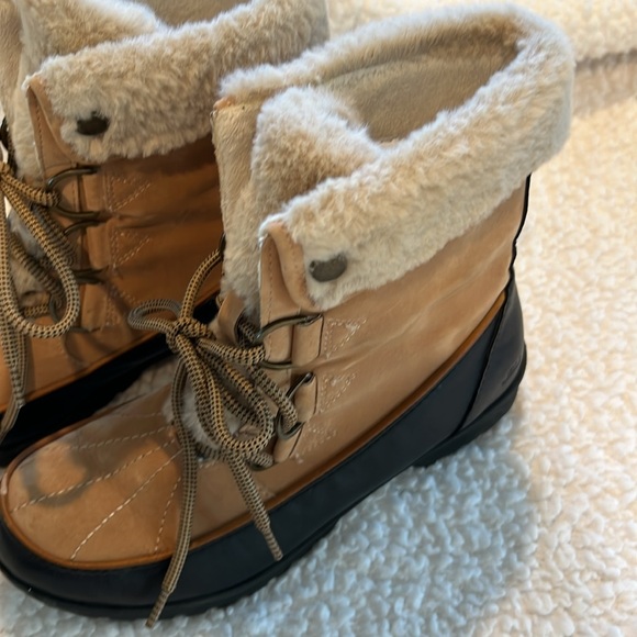 JBU Northgate Winter Boots - Women's Size 7. - Picture 7 of 9